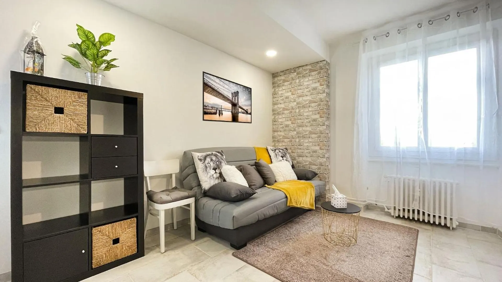 Homey Keola: Tranquil Geneva Gateway with Tram Access Ambilly Apartment