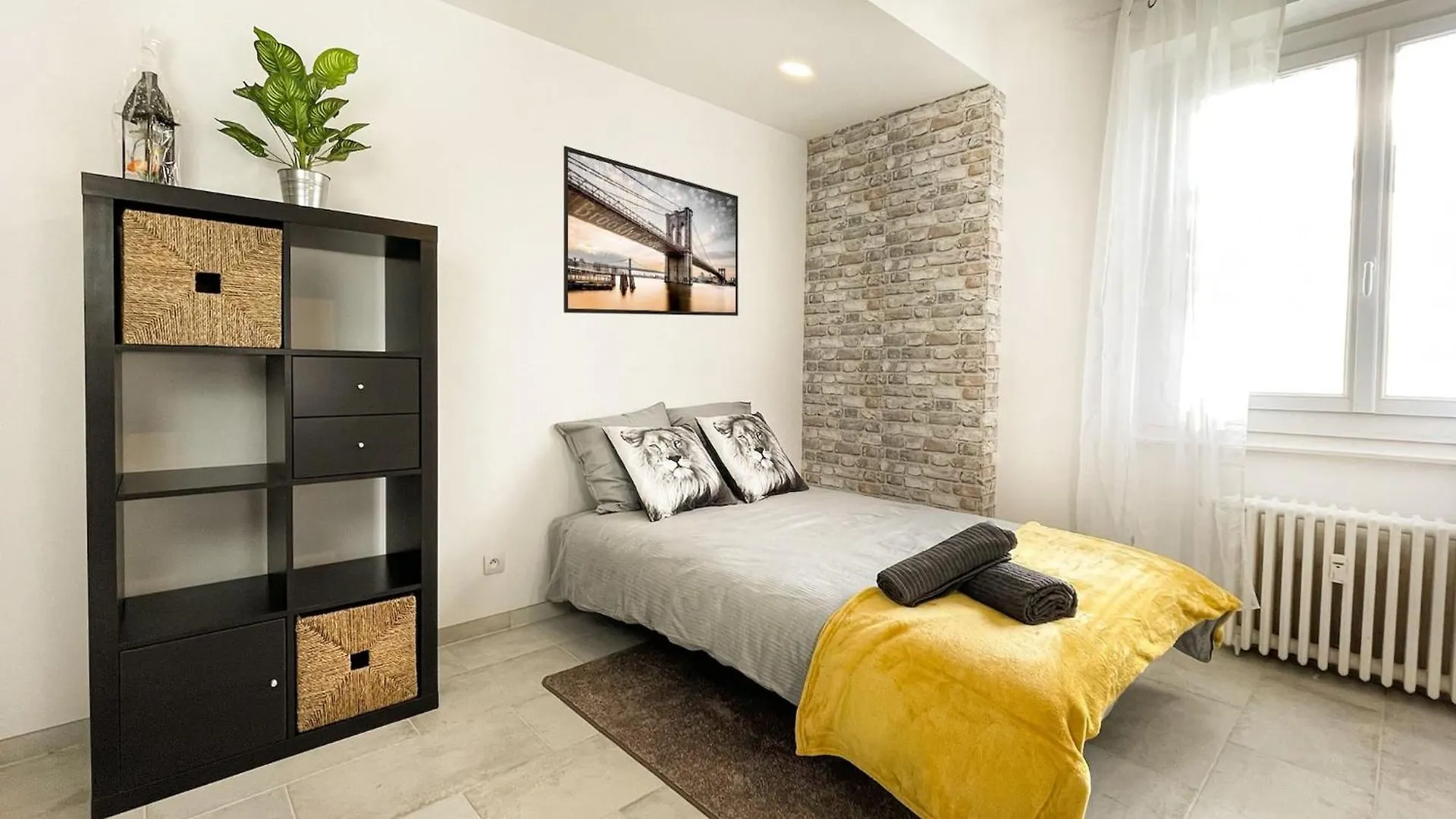 Homey Keola: Tranquil Geneva Gateway with Tram Access Ambilly France